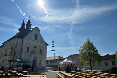 Kirtagsessen am Pfarrplatz 7. Mai 2023